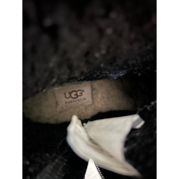 UGG Australia Blayre III Black Leather Sheepskin Cuff Winter Boots size8 metal l - Picture 6 of 10